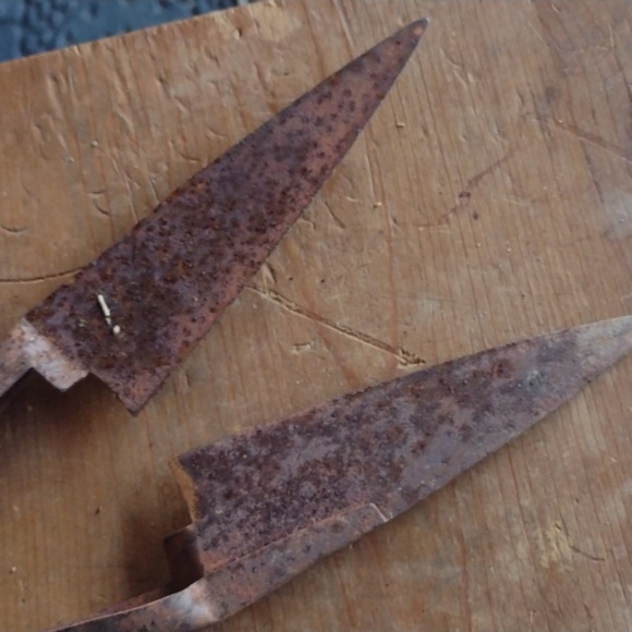 Antique Metal Hand Shears - Picture 3 of 4